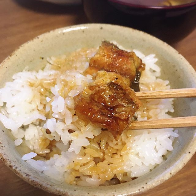 土用の丑の日の少し前の夕食に鰻の蒲焼をいただきました♪愛知県三河産の国産青口…